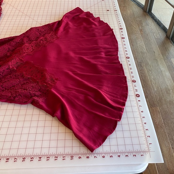 Urban Outfitters Kids the Sky Medium NWT red lace belle sleeve boho flowy dress - Picture 13 of 16